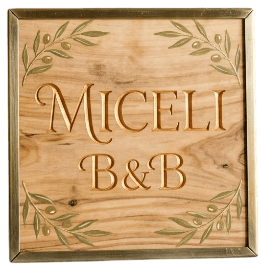 Insegna in legno del B&B Miceli con decorazioni floreali